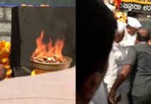ಕಿತ್ತೂರು ಉತ್ಸವ ವೇಳೆ ಸಿಎಂ ಸಿದ್ದರಾಮಯ್ಯ ಬಟ್ಟೆಗೆ ತಗುಲಿದ ಬೆಂಕಿ.
