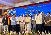 ದೆಹಲಿಯಲ್ಲಿ ನಂದಿನ ಬ್ರಾಂಡ್ ಉತ್ಪನ್ನಗಳ ಅಧಿಕೃತ ಮಾರಾಟಕ್ಕೆ ಚಾಲನೆ ನೀಡಿದ ಸಿ.ಎಂ.ಸಿದ್ದರಾಮಯ್ಯ.