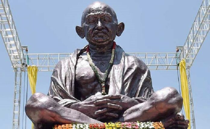Gandhi_meditating_PTI_650