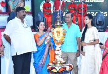 ಮಕ್ಕಳನ್ನು ವಿದ್ಯಾವಂತರನ್ನಾಗಿಸುವುದರ ಜೊತೆಗೆ ಉತ್ತಮ ನಾಗರಿಕರನ್ನಾಗಿಯೂ ರೂಪಿಸಬೇಕು.