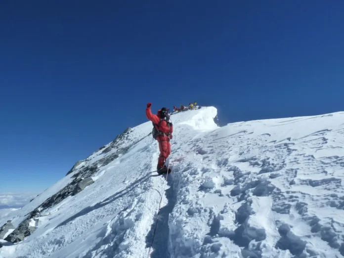 how-much-does-it-cost-to-climb-mount-everest.jpg