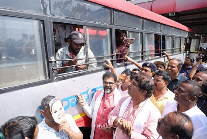 kn-bng-02-bjp-protest-7211560_03012025132836_0301f_1735891116_66