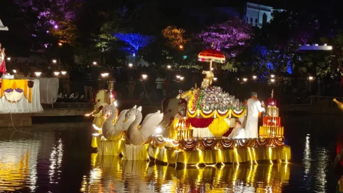 koppal-gavisiddeshwara-teppotsava-8