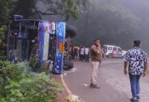 ಮೂಡಿಗೆರೆ :ಖಾಸಗಿ ಬಸ್ ಪಲ್ಟಿ, 25ಕ್ಕೂ ಹೆಚ್ಚು ಜನರಿಗೆ ಗಾಯ, ಇಬ್ಬರ ಸ್ಥಿತಿ ಗಂಭೀರ…!